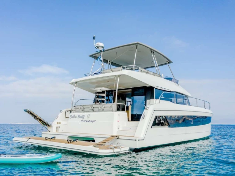 Noleggio Yacht di lusso Fountaine Pajot con patente nautica