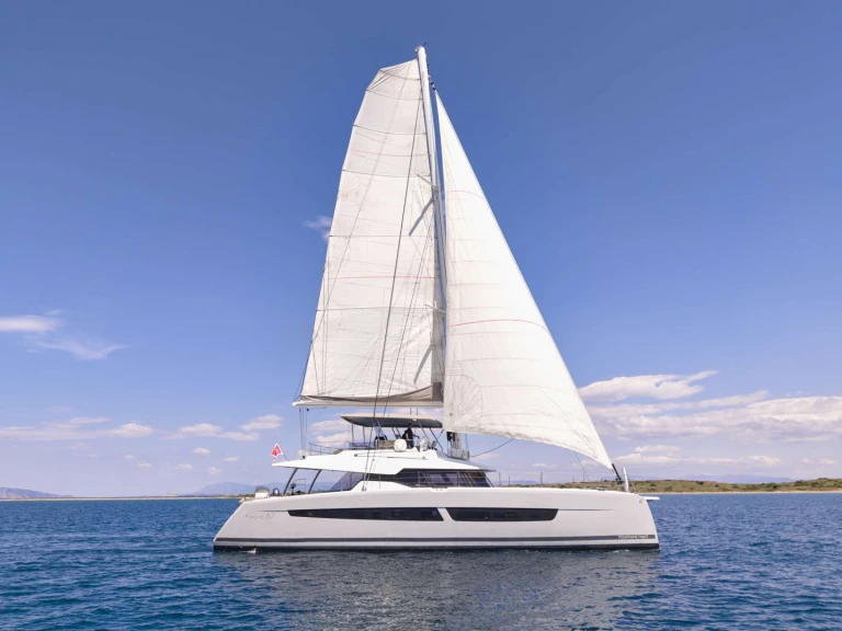 Noleggio Yacht di lusso Fountaine Pajot con patente nautica