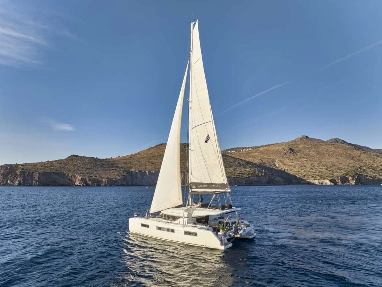 Noleggiare una Lagoon ANDARE AVANTI a Atene