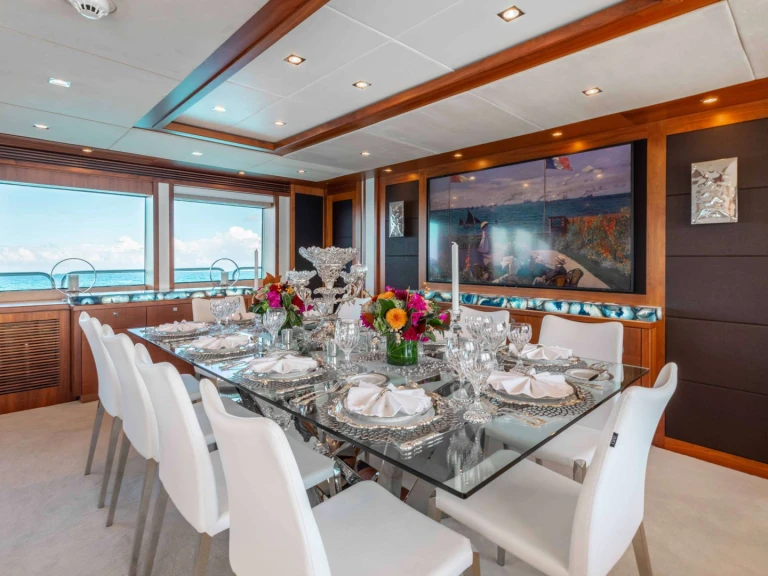 Noleggio Yacht di lusso Sunseeker con patente nautica