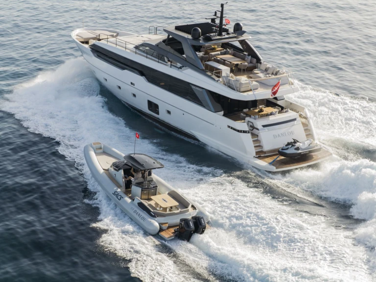 Noleggio Yacht di lusso San Lorenzo con patente nautica