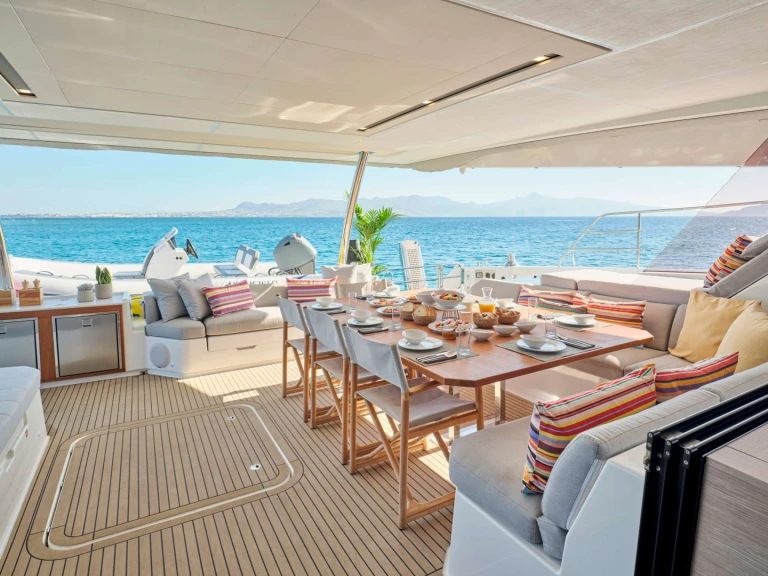 Yacht di lusso a noleggio a Atene al miglior prezzo