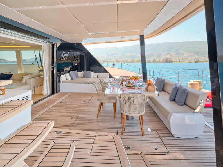 Yacht di lusso a noleggio a Atene al miglior prezzo