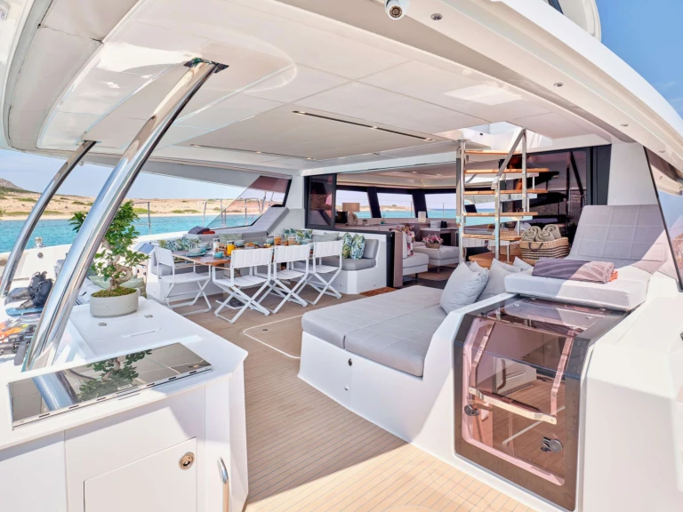 Noleggio Yacht di lusso Fountaine Pajot con patente nautica