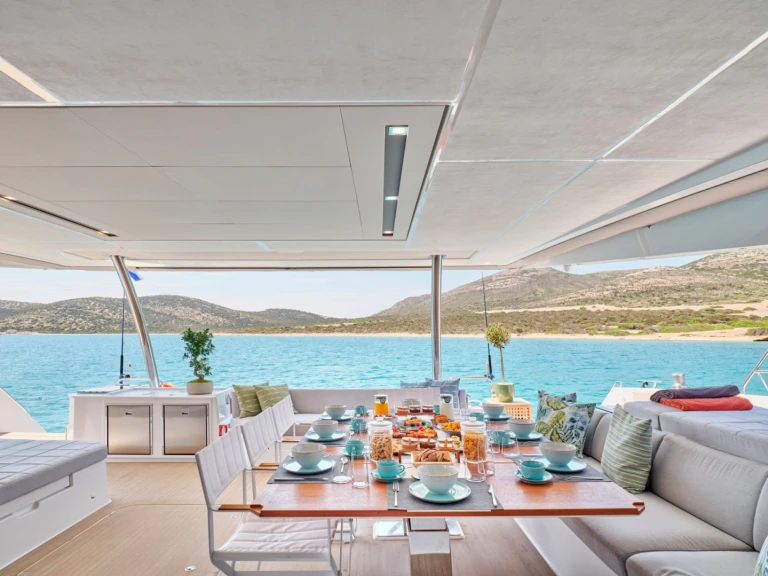 Yacht di lusso a noleggio a Atene al miglior prezzo