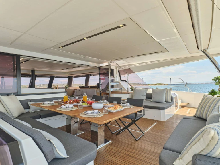 Yacht di lusso a noleggio a Atene al miglior prezzo
