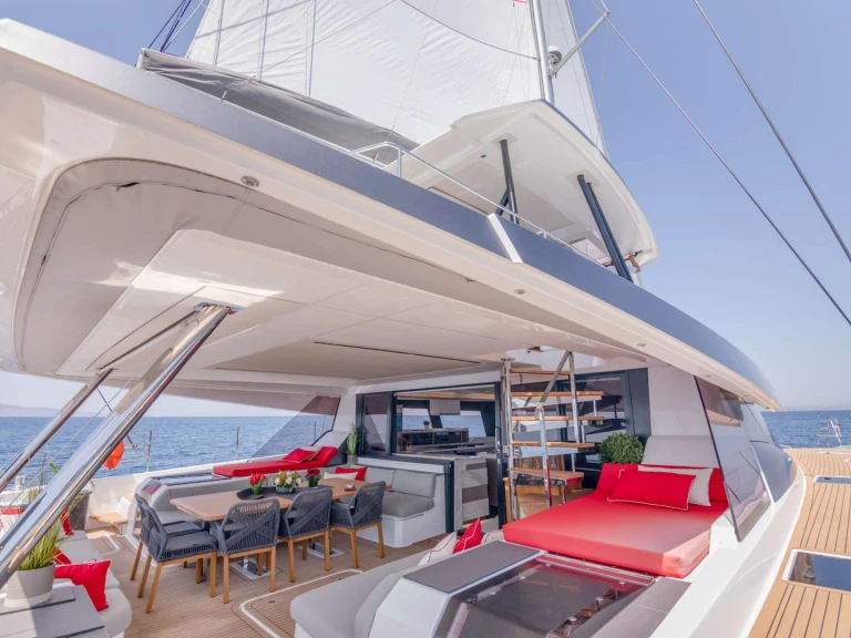 Noleggio Yacht di lusso Fountaine Pajot con patente nautica