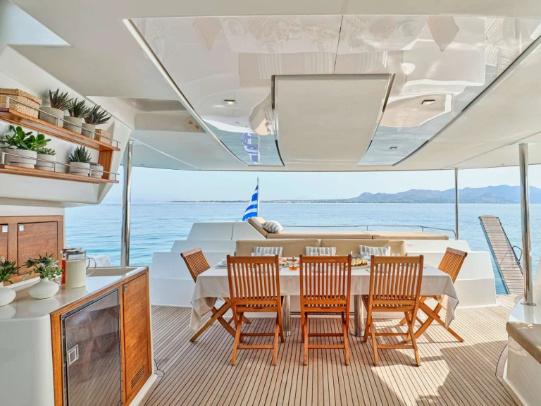 Yacht di lusso a noleggio a Atene al miglior prezzo