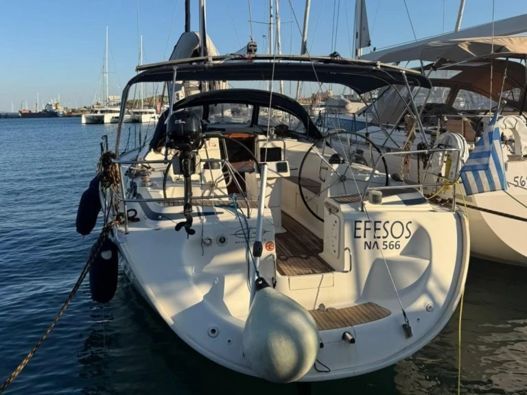 Noleggiare una Bavaria Bavaria 42 Cruiser a Lávrio