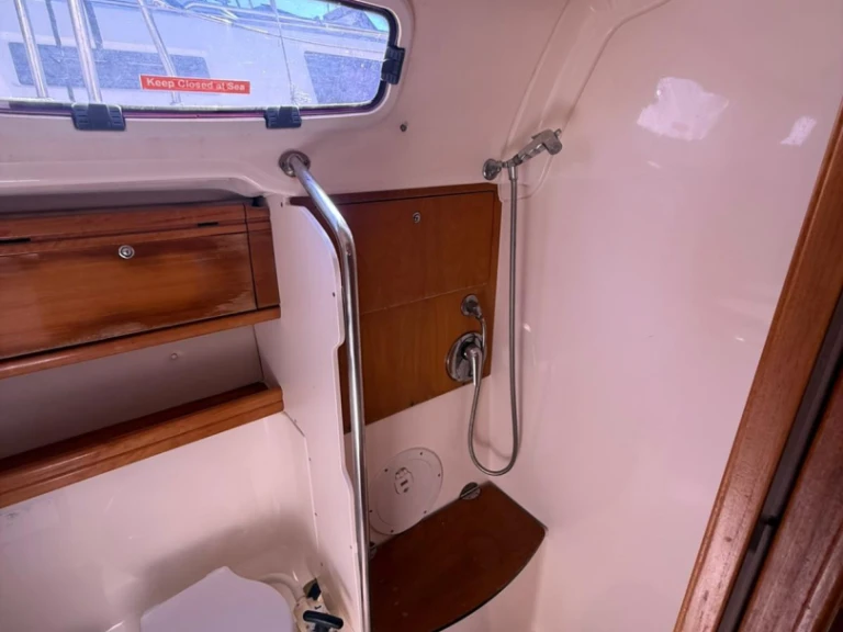 Noleggio barche Lávrio economico Bavaria 42 Cruiser