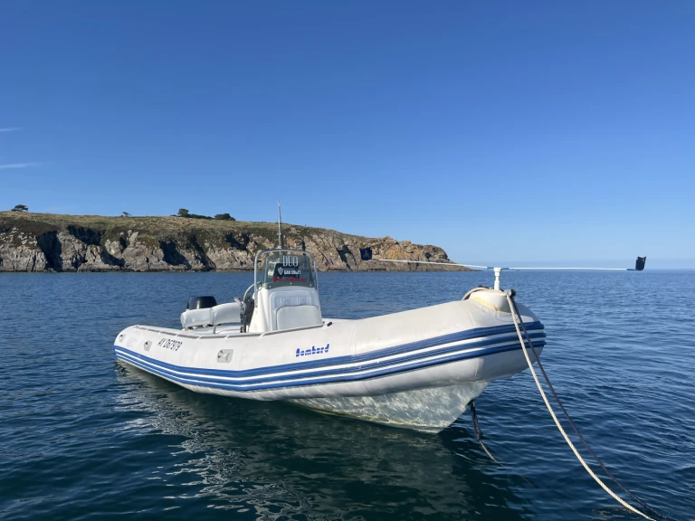 Noleggio barche Bombard Explorer 640 SB a Locmaria su Samboat