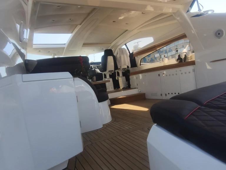 Yacht di lusso a noleggio a Barcellona al miglior prezzo