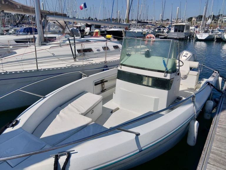 Noleggio Barca a motore Jeanneau con patente nautica