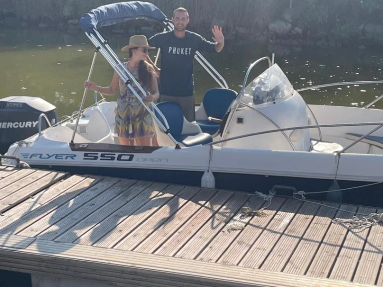 Noleggio Barca a motore Bénéteau con patente nautica