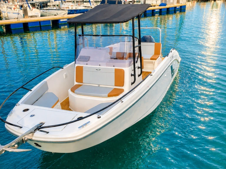 Noleggio Barca a motore Bénéteau con patente nautica