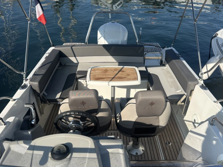Noleggio a Antibes – Jeanneau Cap Camarat 7.5 WA su SamBoat
