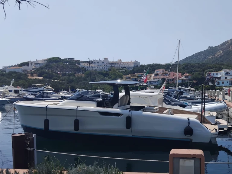 Bellini Yachts Astor 36 da affittare a  Porto Cervo