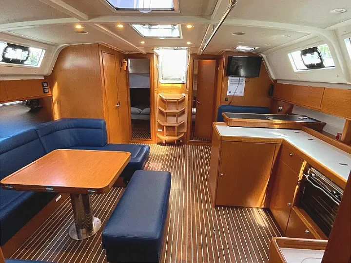 Noleggio Barca a vela a Álimos – Bavaria Cruiser 51