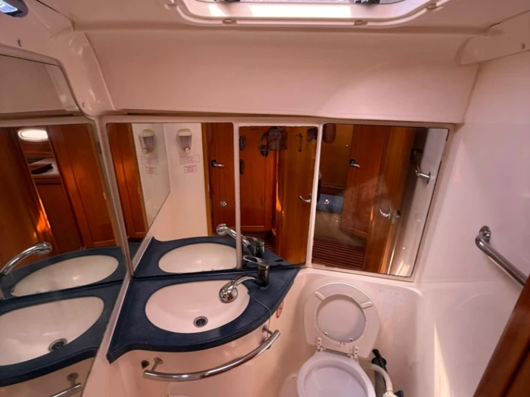 Noleggio a Lávrio – Bavaria Bavaria 42 Cruiser su SamBoat