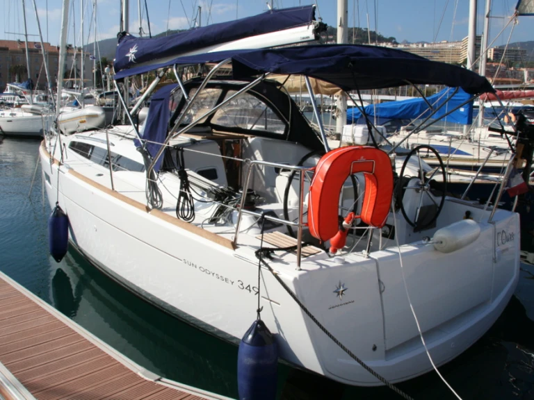 Noleggiare una Jeanneau Sun Odyssey 349 a Ajaccio