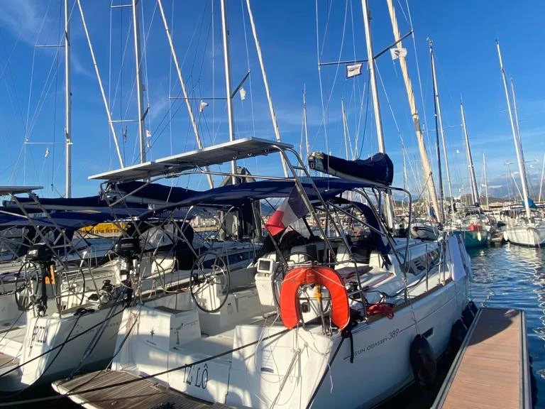 Noleggio barche Jeanneau Sun Odyssey 389 a Ajaccio su Samboat