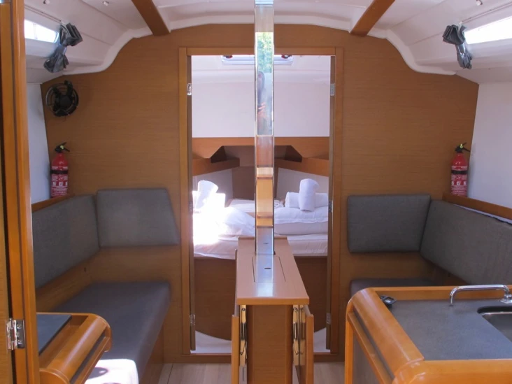 Noleggio barche Jeanneau Sun Odyssey 349 a Ajaccio su Samboat
