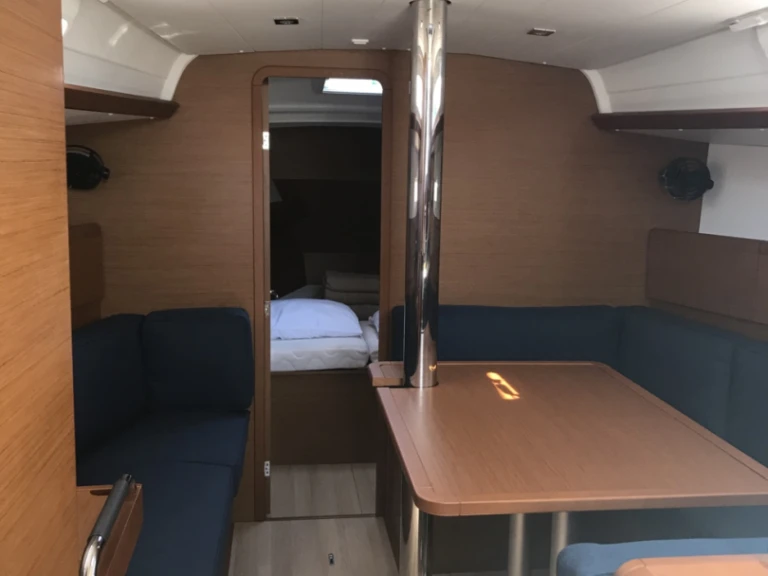 Jeanneau Sun Odyssey 389 da affittare a  Ajaccio