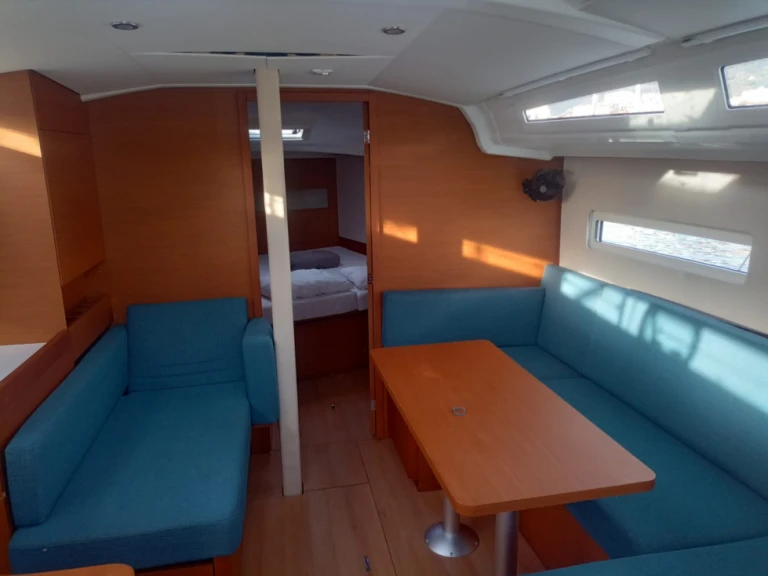Noleggio barche Jeanneau Sun Odyssey 410 a Ajaccio su Samboat