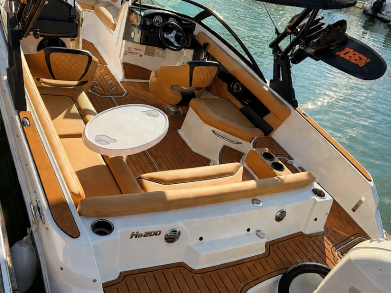 Noleggio Barca a motore con o senza skipper Four Winns a Aix-les-Bains