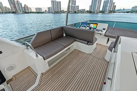 Noleggiare una Prestige 630 Flybridge a Miami Beach