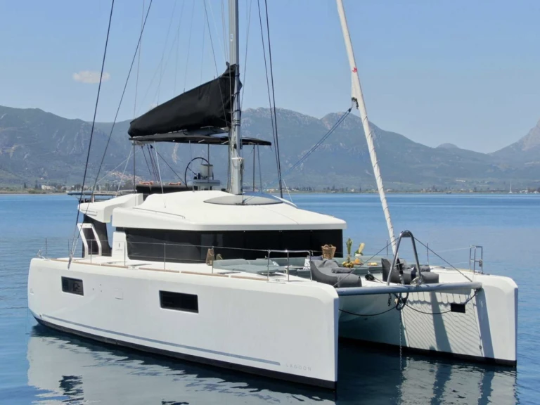 Noleggio Catamarano Lagoon con patente nautica