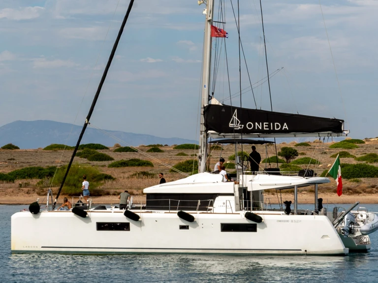 Noleggio barche Lagoon Lagoon 52 a Athens Marina su Samboat