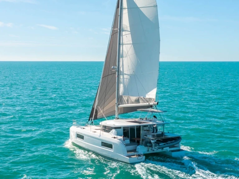 Noleggio Catamarano Lagoon con patente nautica