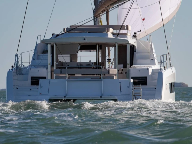 Noleggio Catamarano Bali con patente nautica
