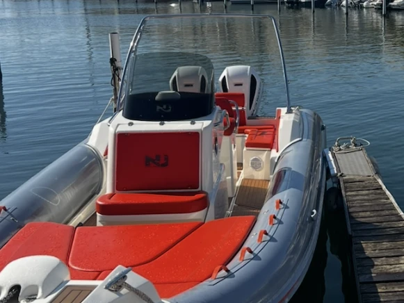 Noleggiare una Nuova Jolly Prince 30 a Port-Camargue