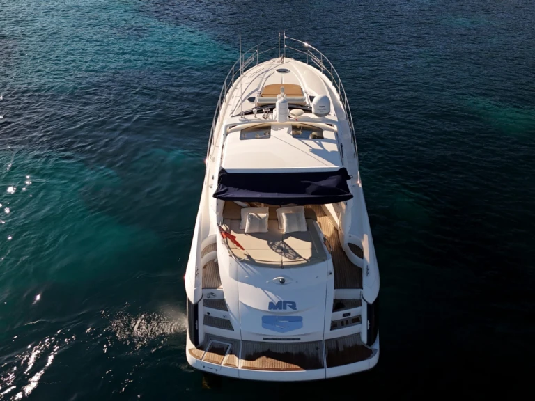 Noleggio Yacht di lusso Sunseeker con patente nautica