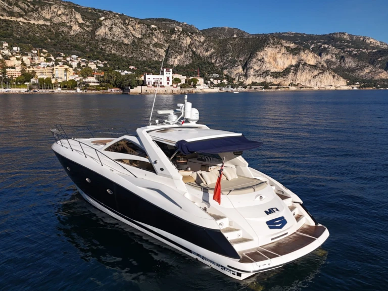 Yacht di lusso a noleggio a Paris al miglior prezzo