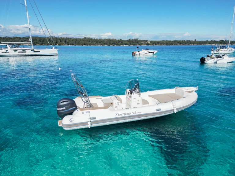 Noleggio a Mandelieu-la-Napoule – Capelli Tempest 700 su SamBoat