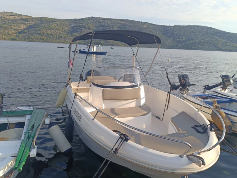 AM Yacht Prince 570 Open da affittare a  Poljica