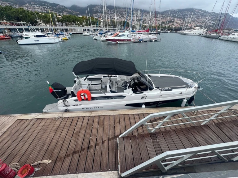Noleggio Barca a motore a Porto do Funchal – Karnic R8S