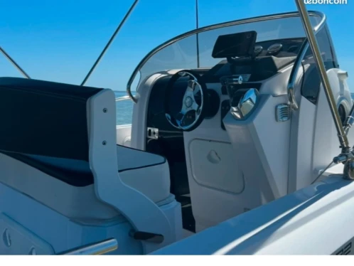 Noleggiare una Ranieri Shadow 22 S a Le Grau-d'Agde