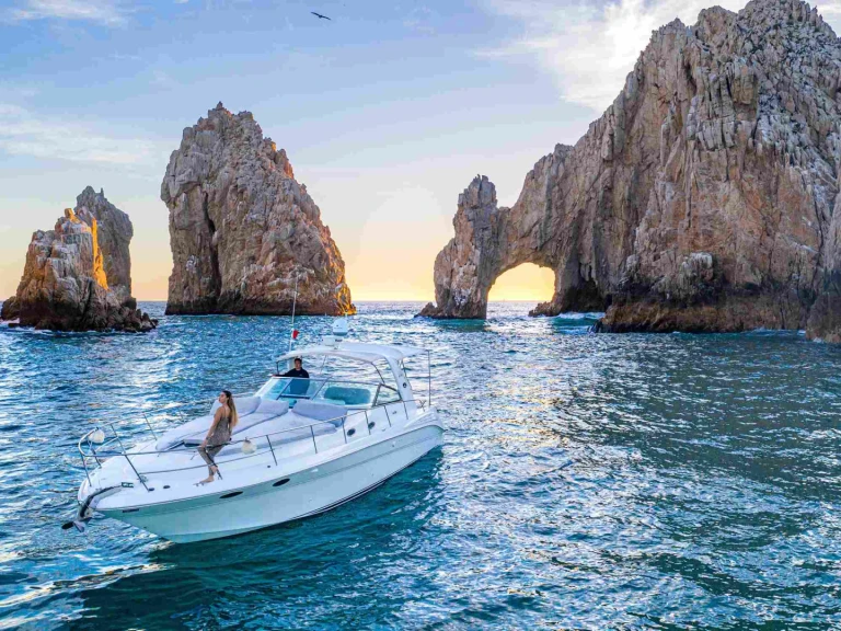 Noleggiare una Sea Ray Sea Ray 420 Sundancer a Cabo San Lucas