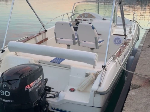 Noleggiare una Cap-Ferret 550 Open a Marsiglia
