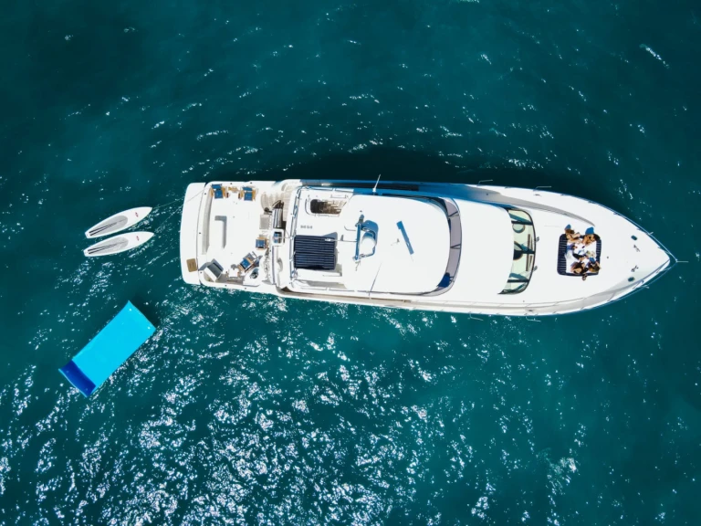 Noleggio Yacht di lusso Mckinna con patente nautica