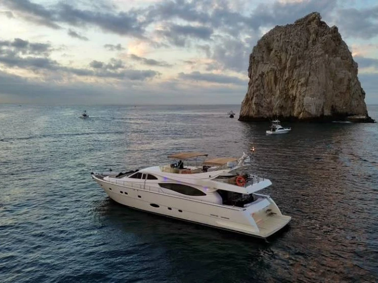 Noleggio Yacht di lusso Ferretti con patente nautica