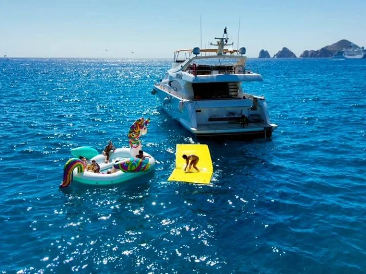 Yacht di lusso a noleggio a Cabo San Lucas al miglior prezzo