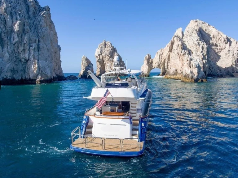 Yacht di lusso a noleggio a Cabo San Lucas al miglior prezzo