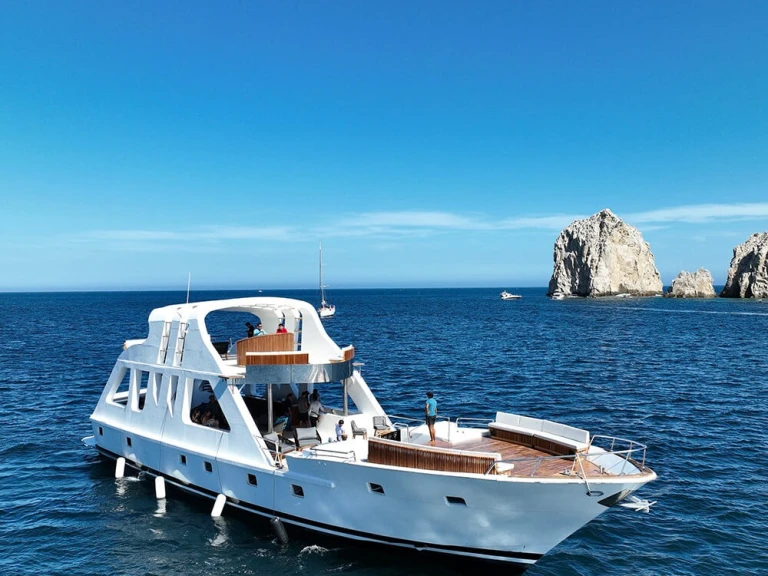 Noleggio Yacht di lusso a Cabo San Lucas – Pelican Luxury Motor Yacht