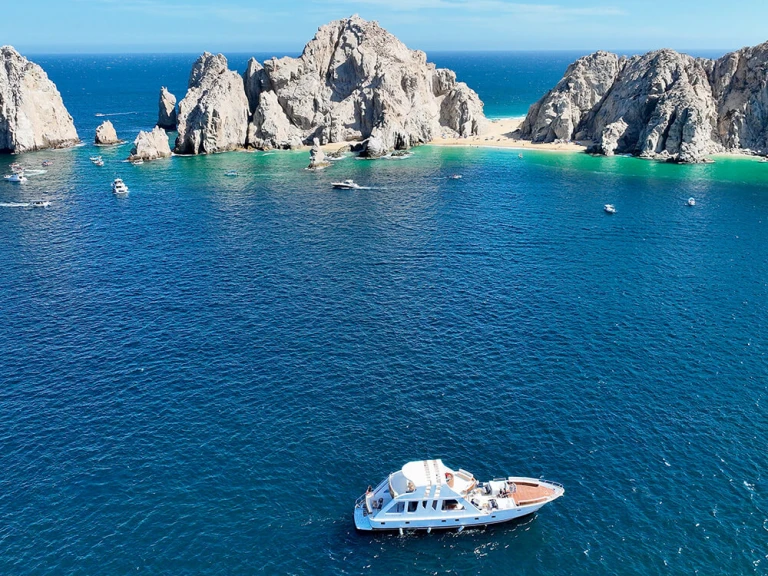 Yacht di lusso a noleggio a Cabo San Lucas al miglior prezzo