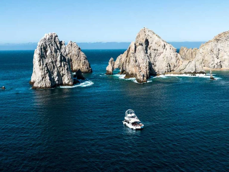 Noleggiare una Pelican Luxury Motor Yacht a Cabo San Lucas